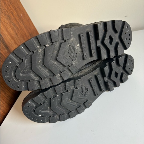 Palladium Shearling Lined Foldover Pampa Leather Boots - Picture 9 of 10